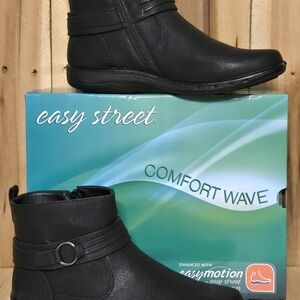 EASY STREET Womens 9 M Black Zip Flat Fashion Ankle Bootie Boots Vegan NIB